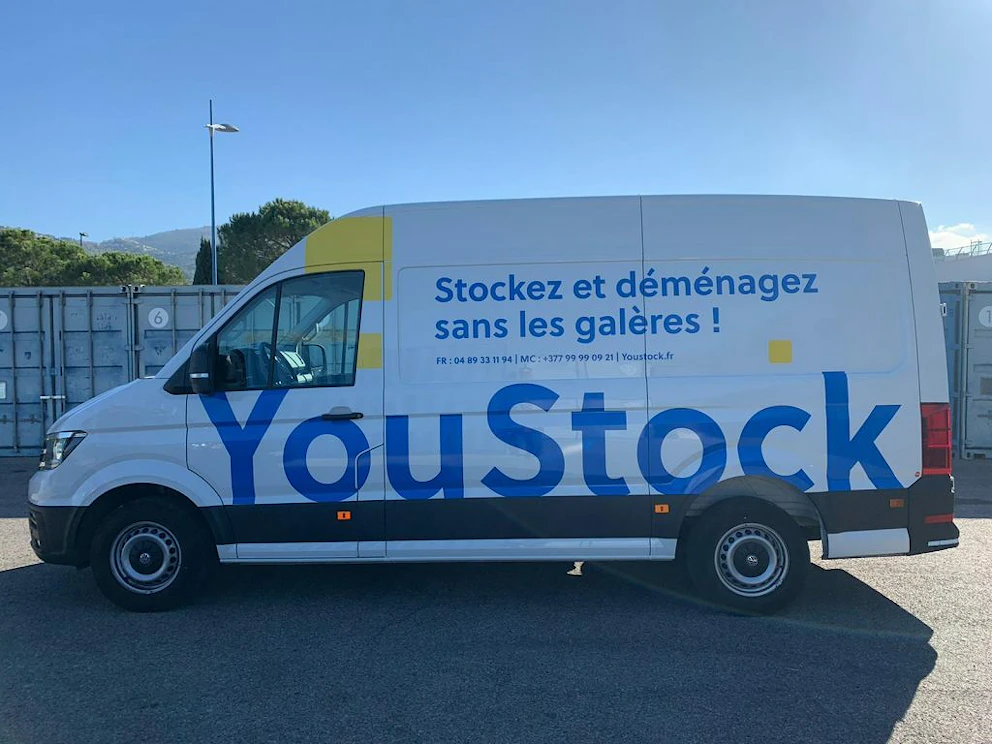 Camionnette de la société de déménagement YouStock