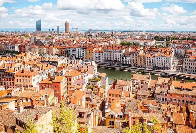 Pourquoi louer garde-meubles à Lyon