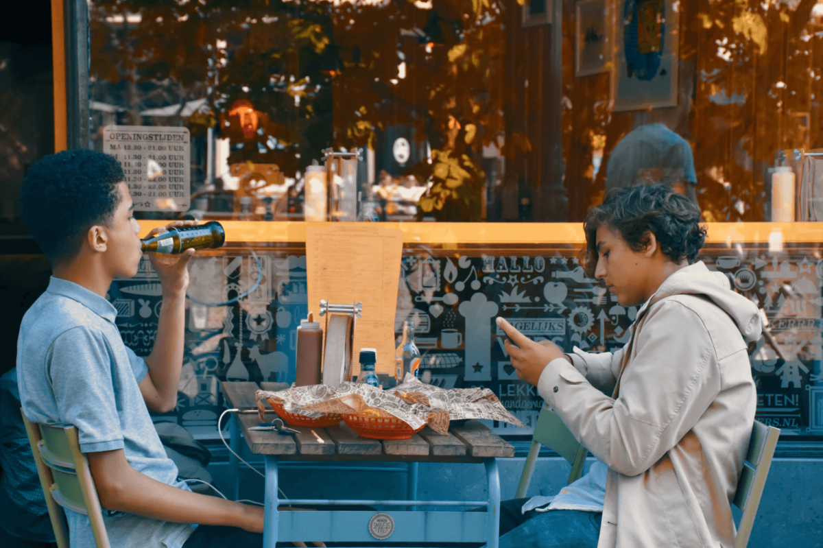 Two-Friends-Having-Lunch-1200x799