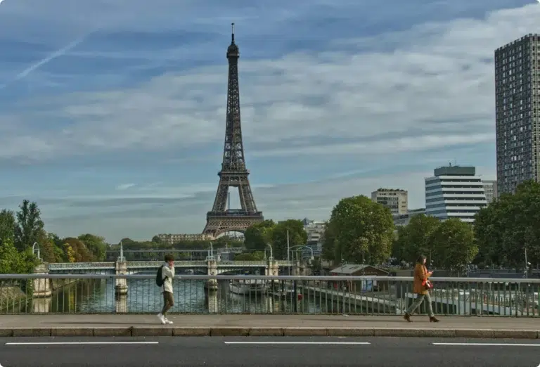 Tour Eiffel et la Seine à Paris