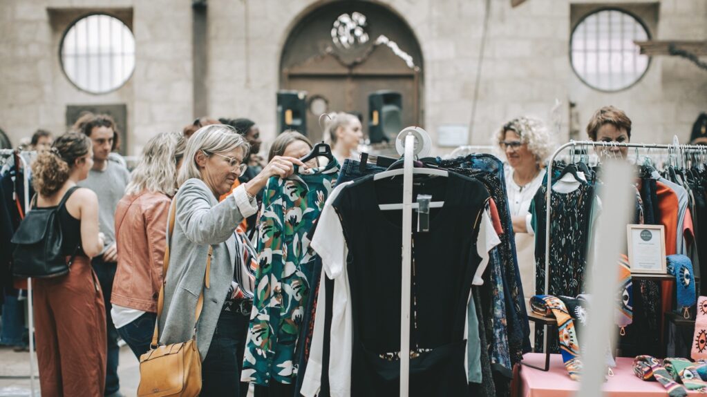 Stand portant à vêtements vide dressing