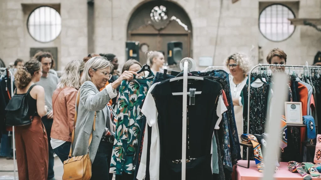 Stand portant à vêtements vide dressing