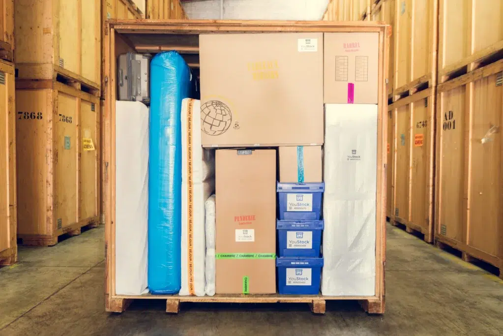 Box en bois affaires rangées