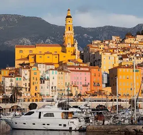 Movers in Menton - 06