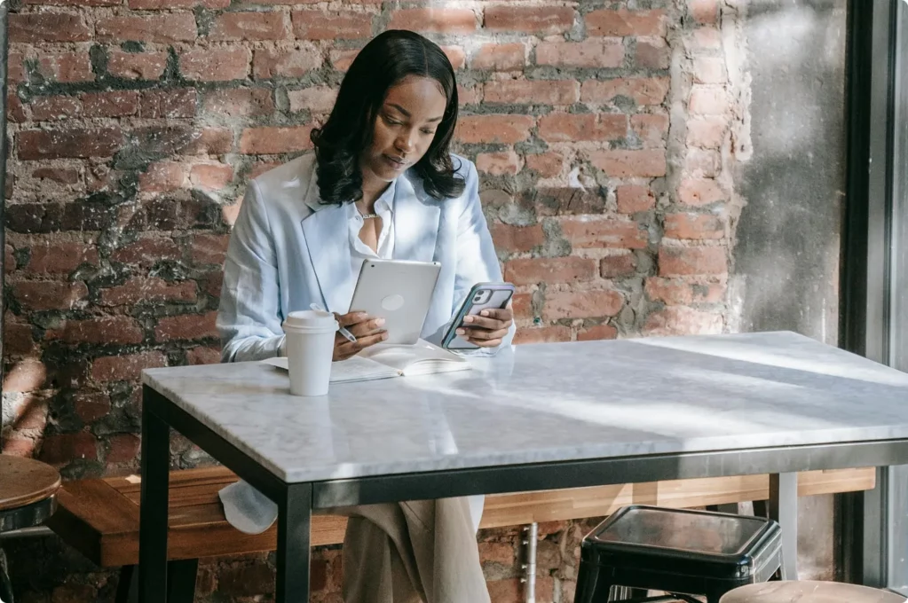 woman working on logistics in a restaurant