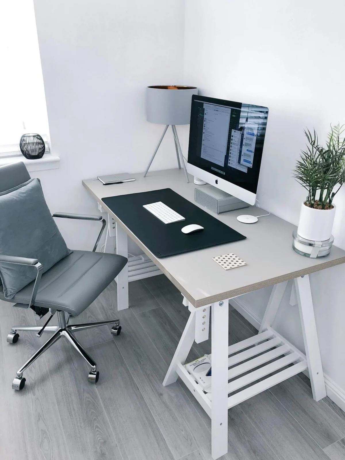 organise straight desk