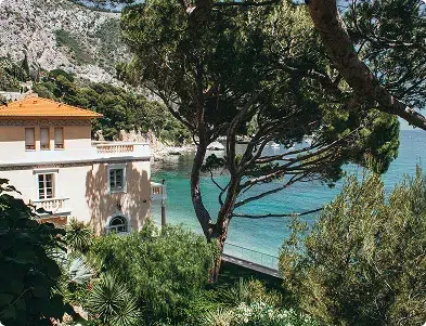 Vue d'une maison en bord de mer à Beaulieu-sur-Mer